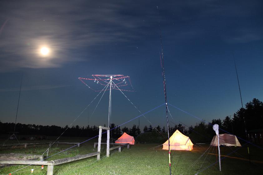OZ1RDP 2010 20m-Antennen bei Nacht